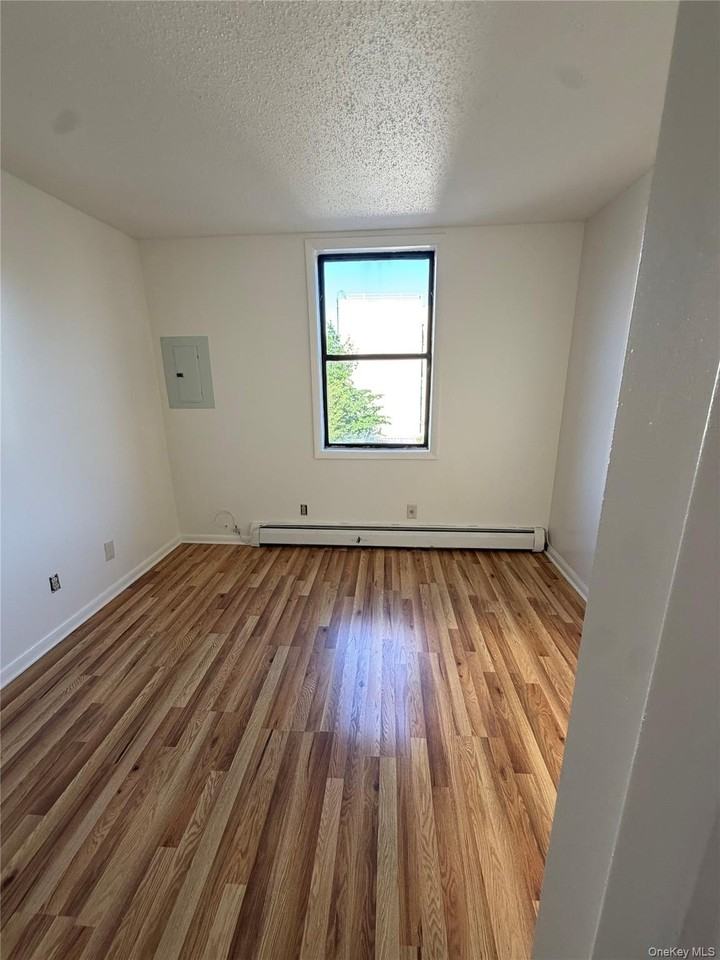 2087 Union St - Photo 7 of 9