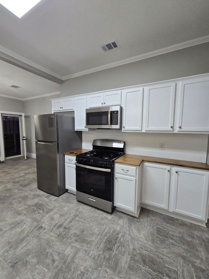 616 Merrick St - Photo 6 of 14
