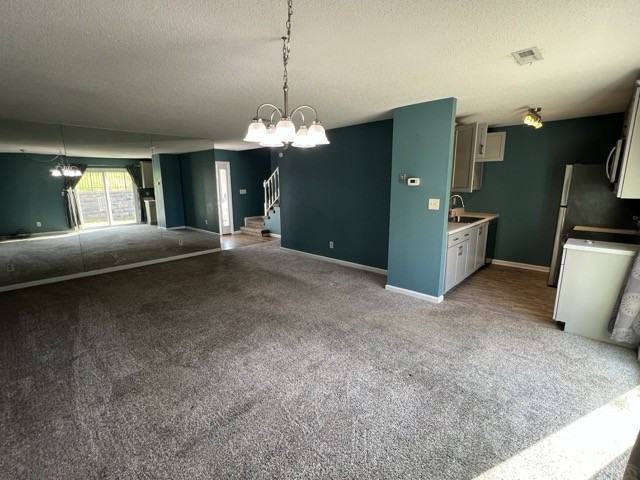 2119 Silverbrook Dr - Photo 5 of 19
