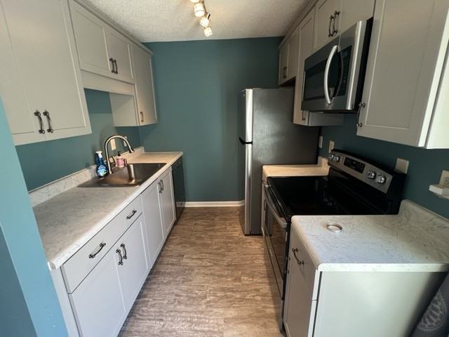 2119 Silverbrook Dr - Photo 7 of 19