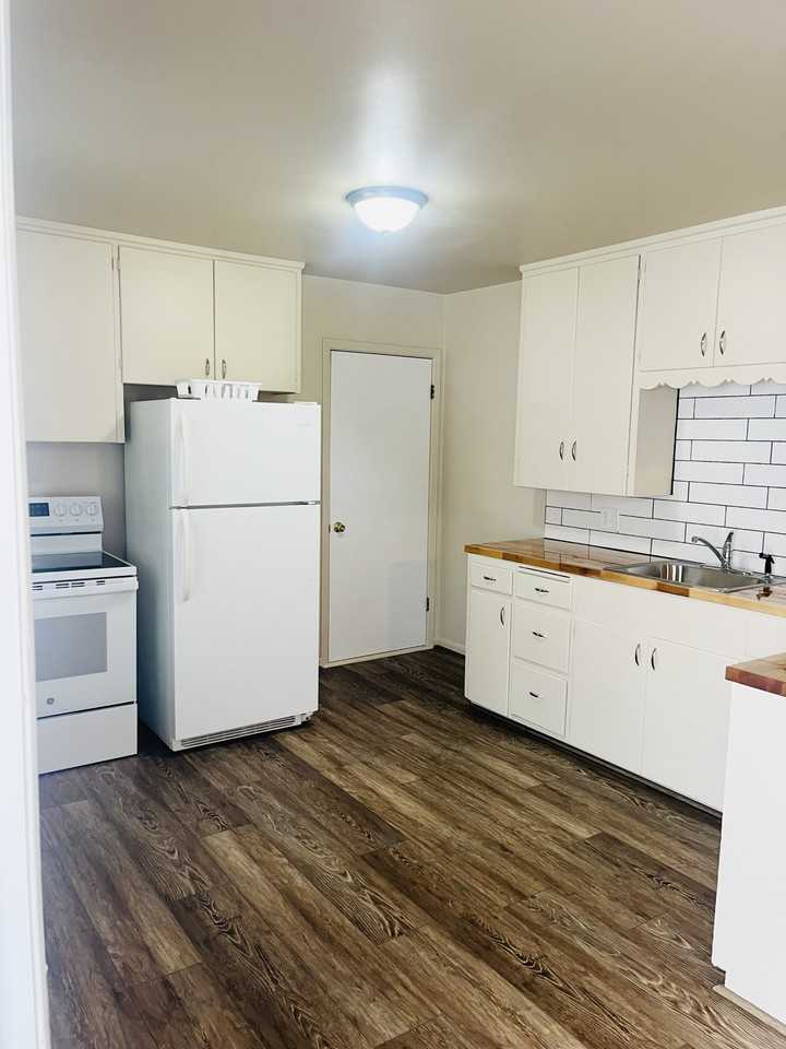 1008 Mccarty Ave #C - Photo 4 of 7