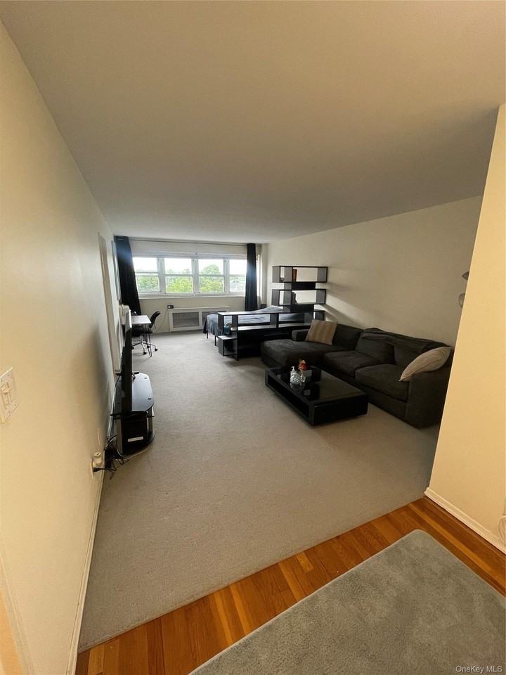 370 Westchester Ave #4R - Photo 3 of 14