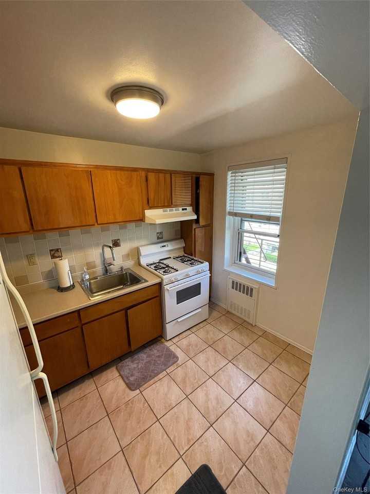 370 Westchester Ave #4R - Photo 6 of 14