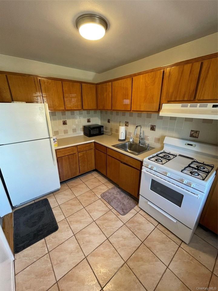 370 Westchester Ave #4R - Photo 7 of 14