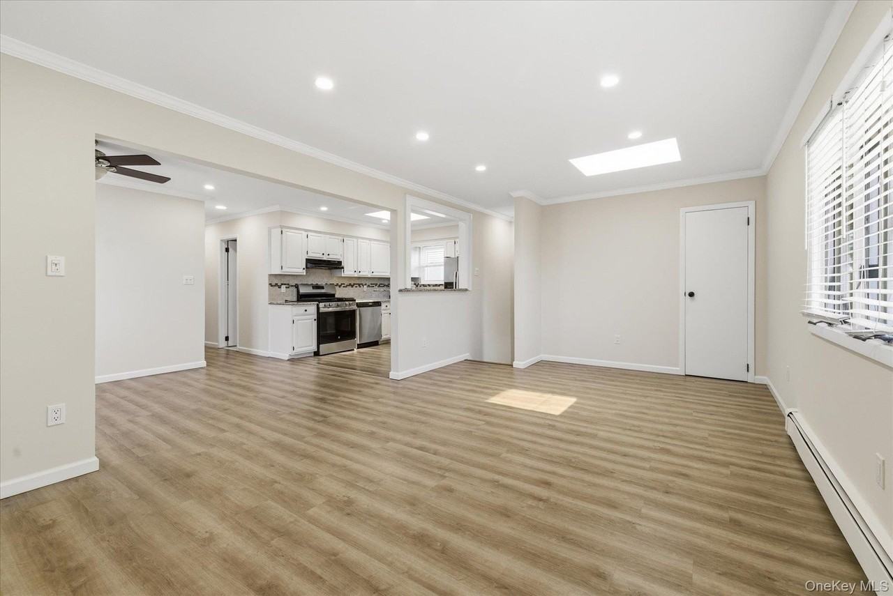 449 E Market St - Photo 2 of 24