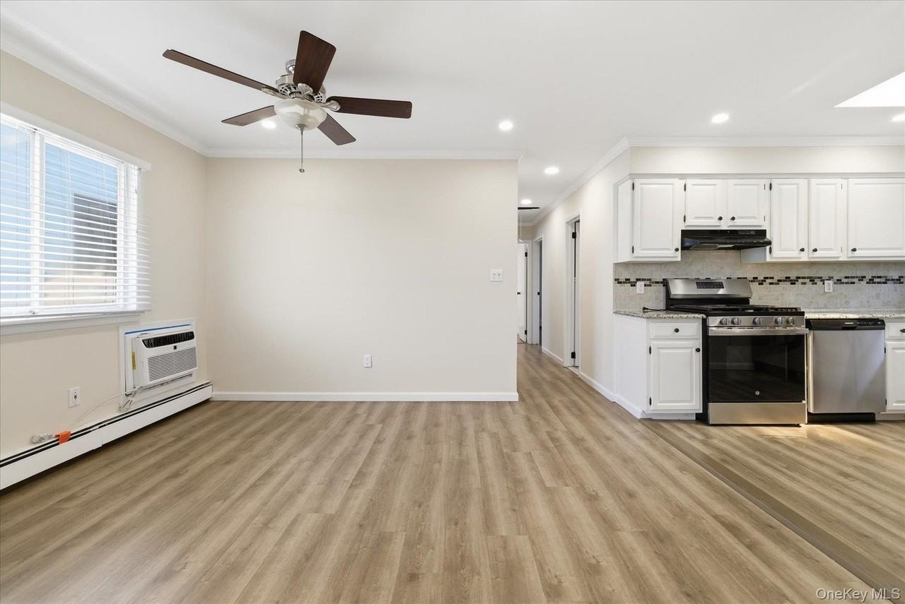 449 E Market St - Photo 3 of 24