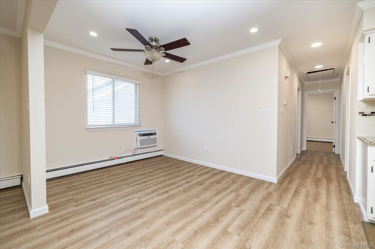 449 E Market St - Photo 5 of 24