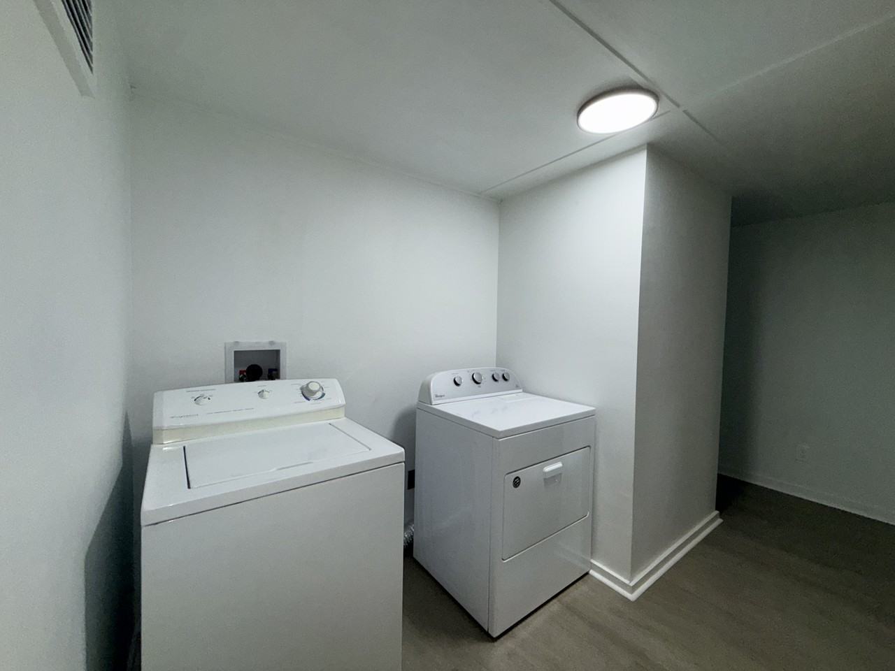 1527 W 11th Ave - Photo 4 of 9