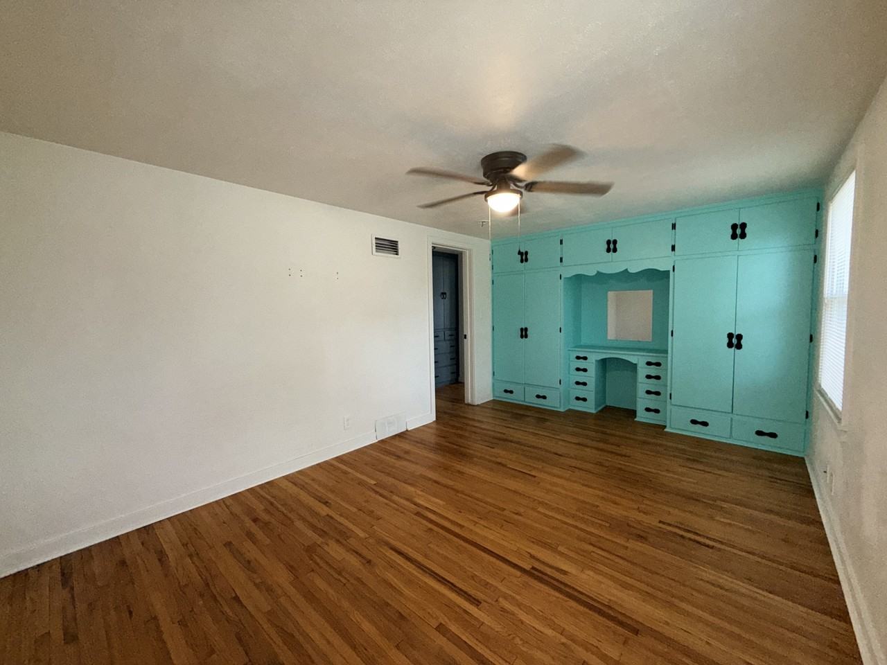 1527 W 11th Ave - Photo 7 of 9