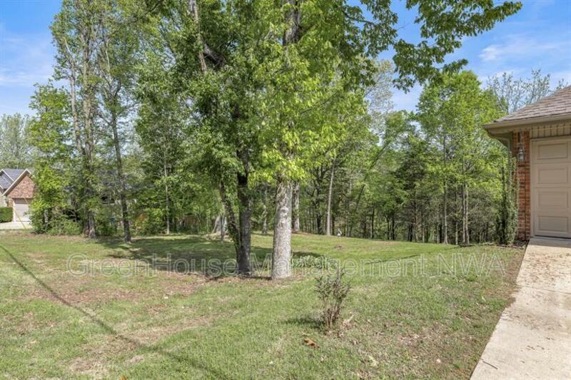 28 Latshaw Dr - Photo 3 of 36