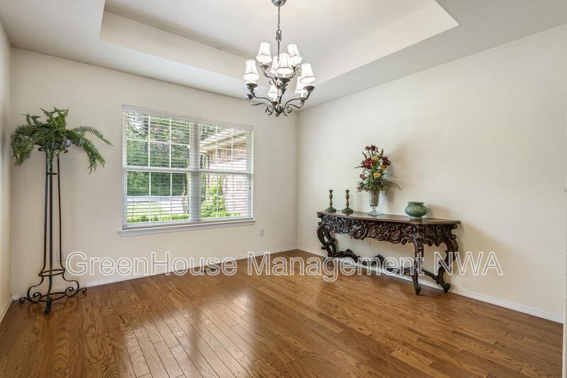 28 Latshaw Dr - Photo 4 of 36