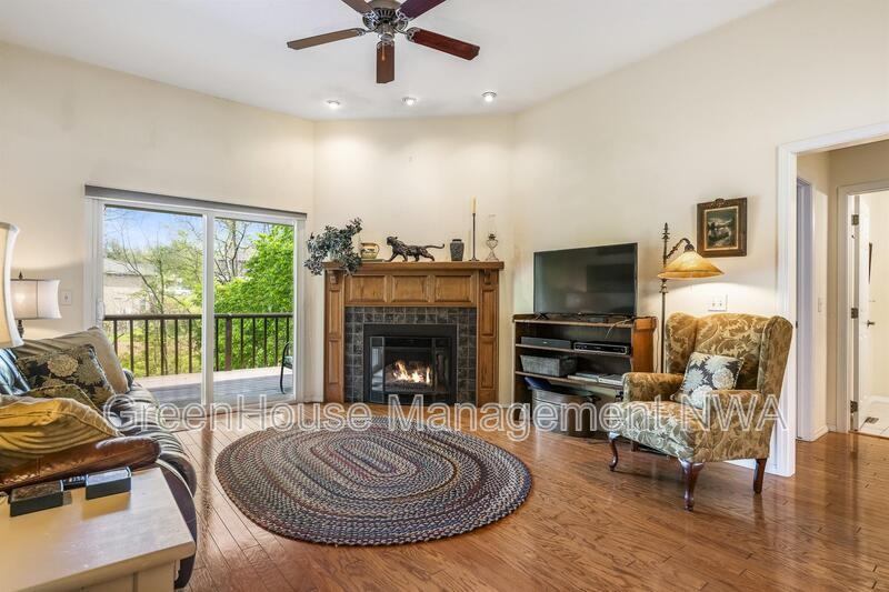 28 Latshaw Dr - Photo 6 of 36