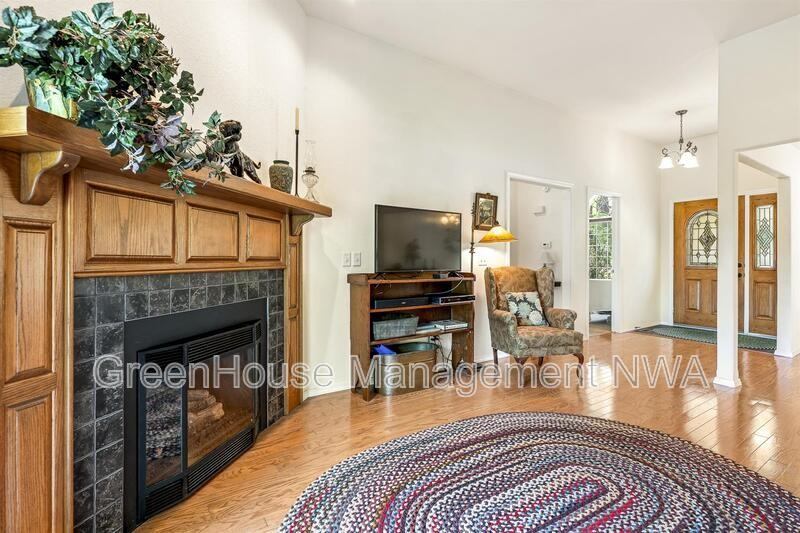 28 Latshaw Dr - Photo 7 of 36