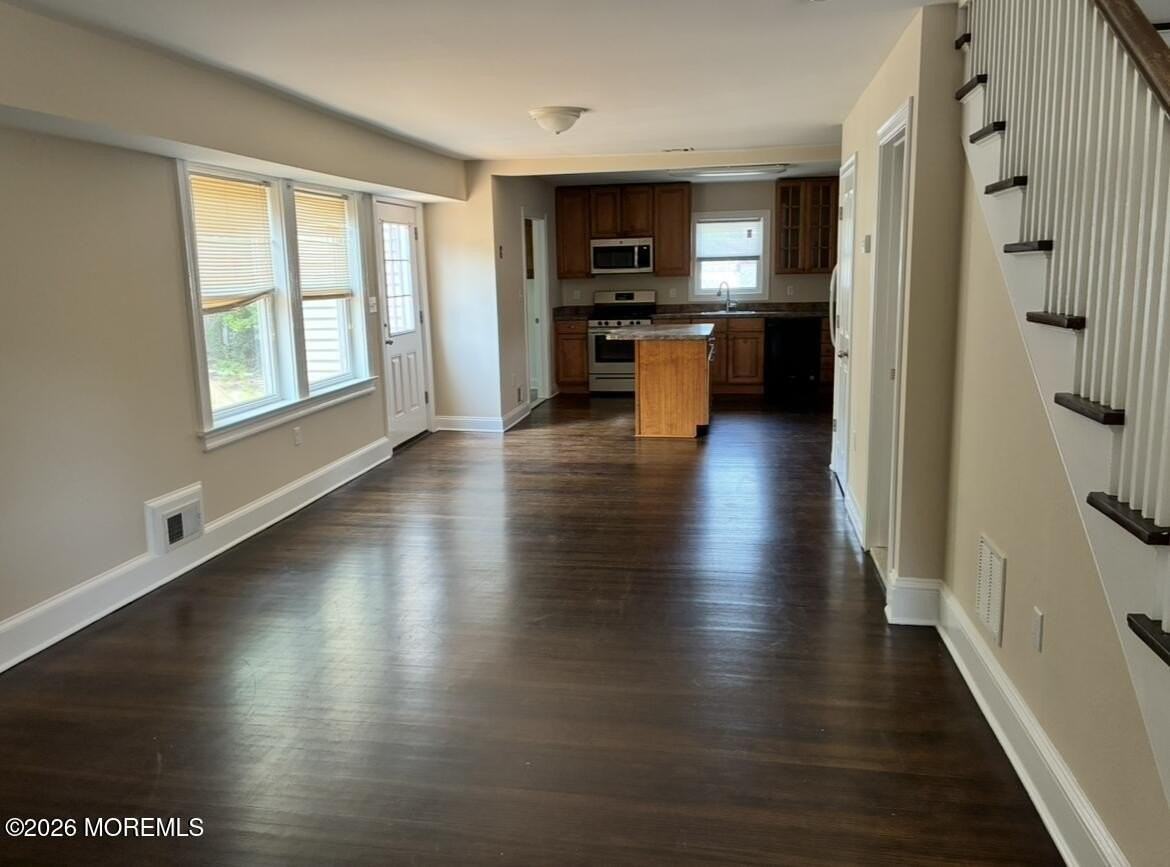 124 Wilson Ave - Photo 2 of 15