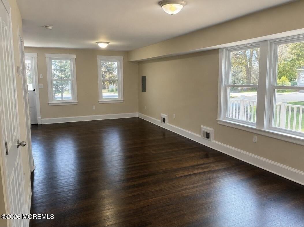 124 Wilson Ave - Photo 3 of 15