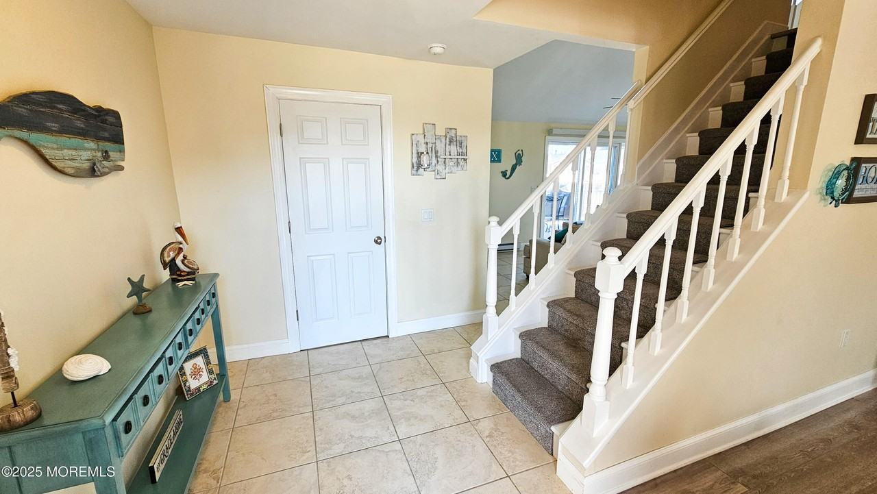 105 Peter Rd - Photo 3 of 35