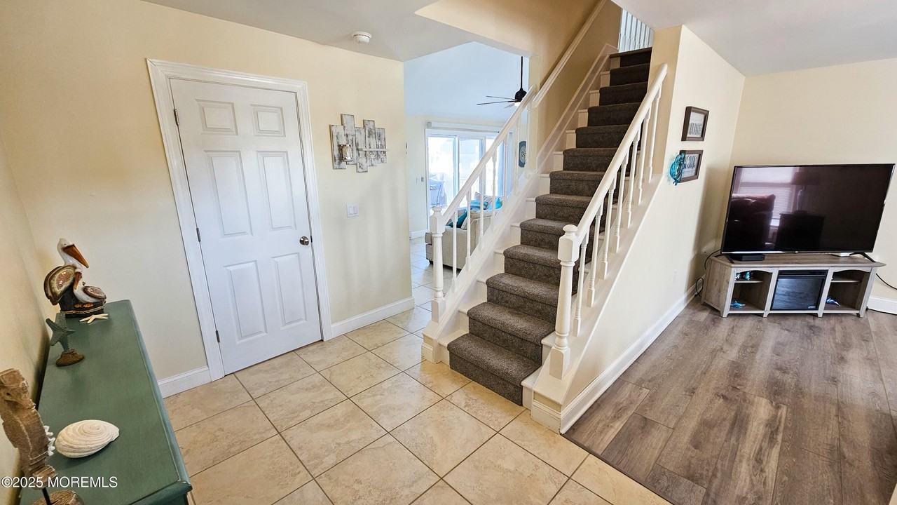 105 Peter Rd - Photo 4 of 35