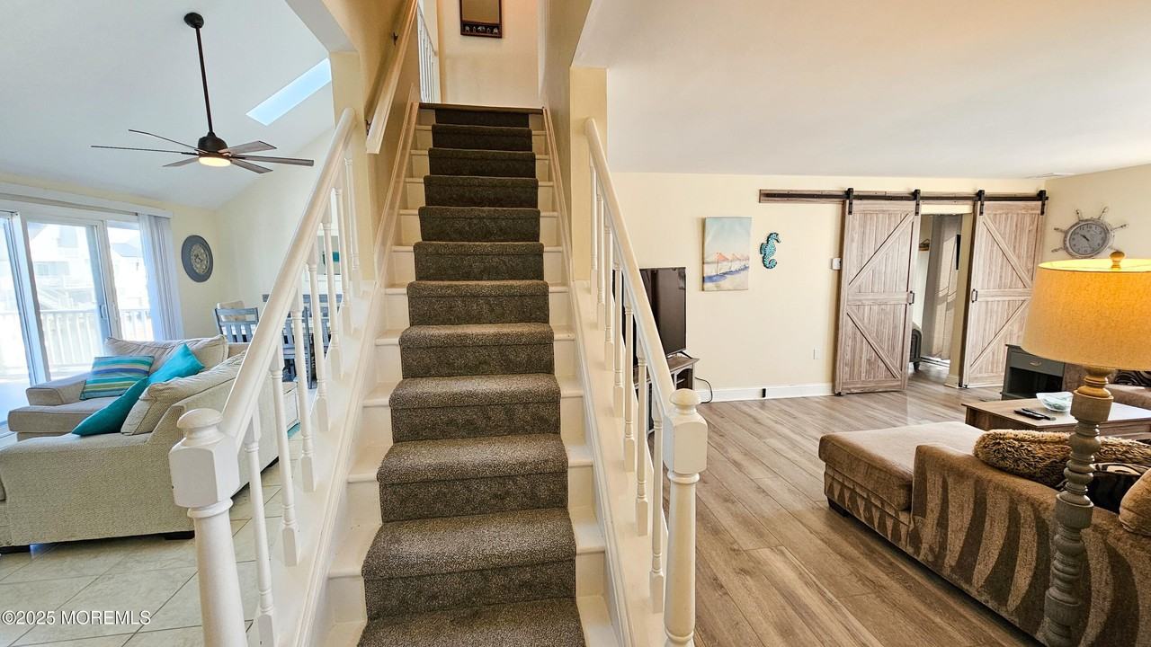 105 Peter Rd - Photo 5 of 35