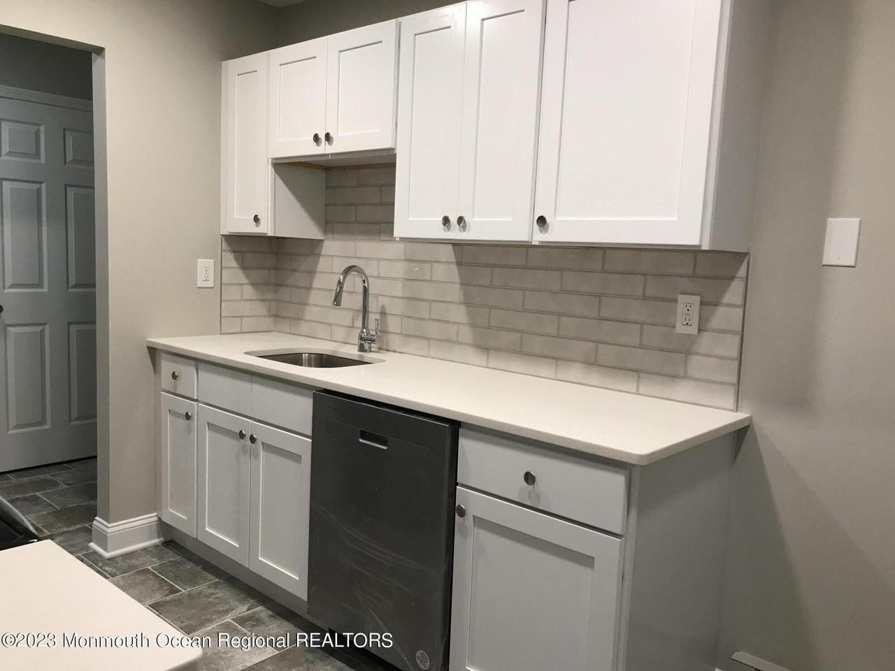 149 Amberly Dr #H - Photo 3 of 12