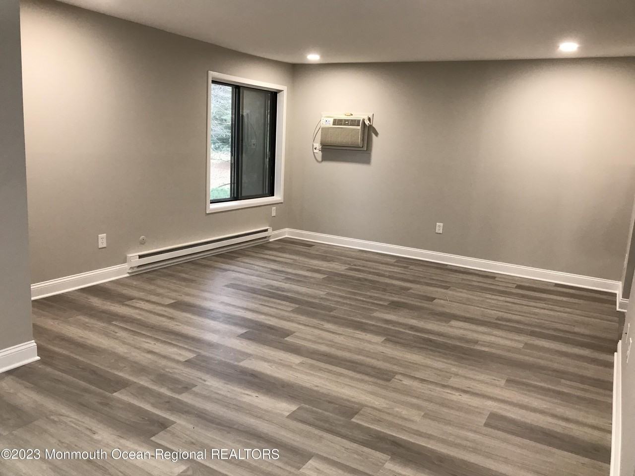 149 Amberly Dr #H - Photo 4 of 12