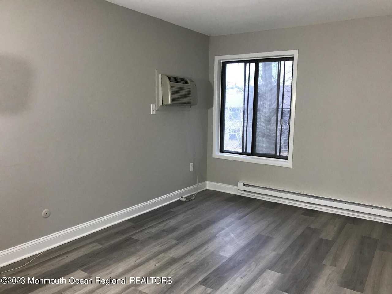 149 Amberly Dr #H - Photo 5 of 12
