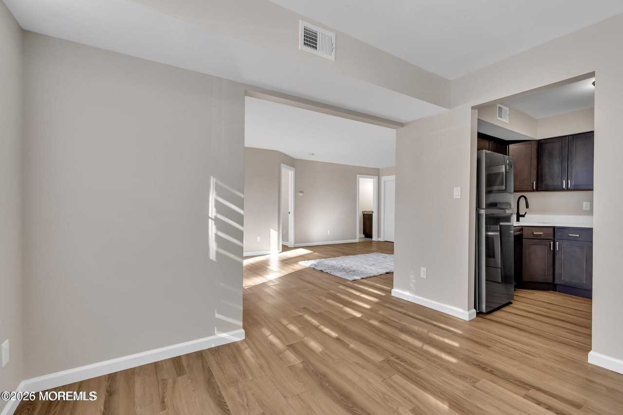 33 Diane Dr - Photo 7 of 16