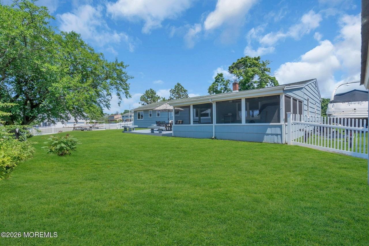 10 Harbour Way - Photo 2 of 45