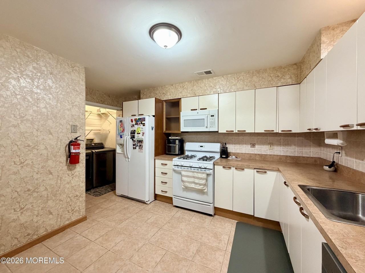 743 Banyan Ct - Photo 6 of 22