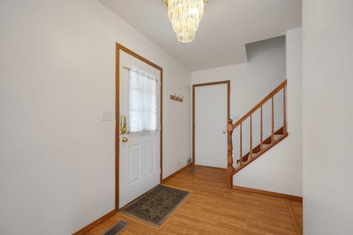 1127 Ashbrook Dr - Photo 3 of 26