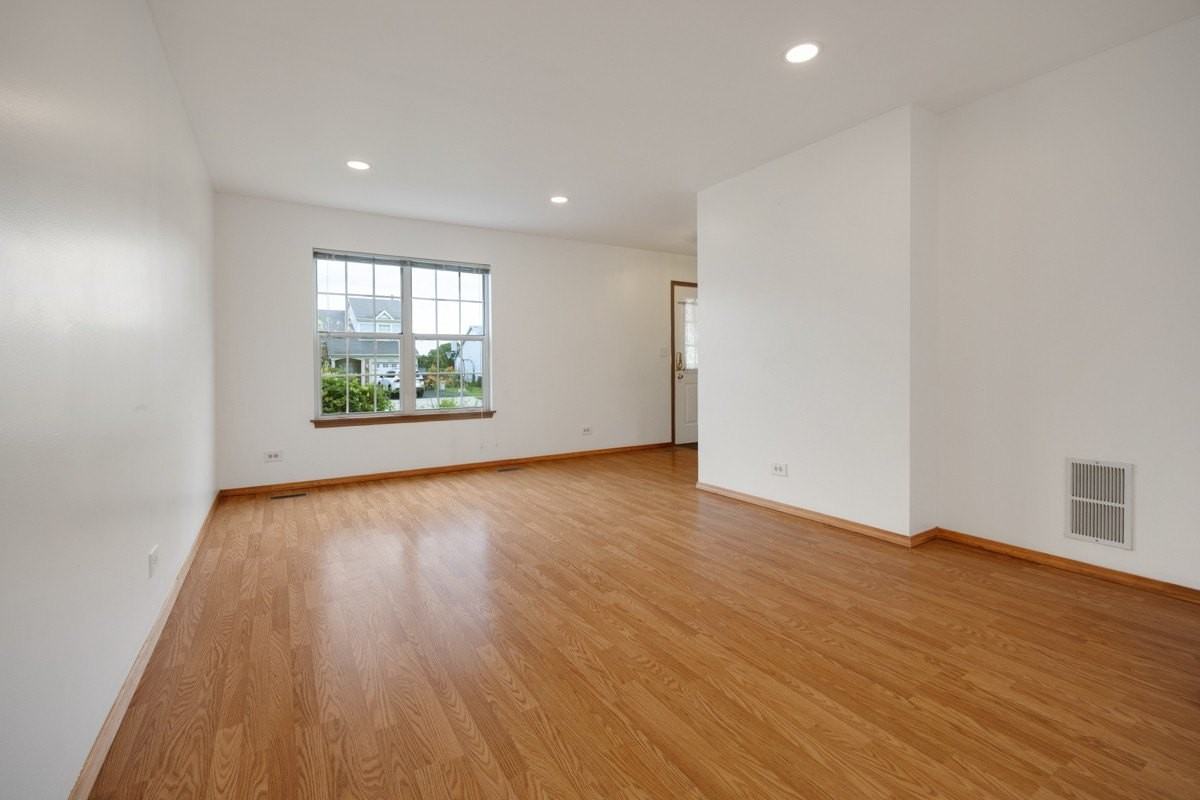 1127 Ashbrook Dr - Photo 4 of 26