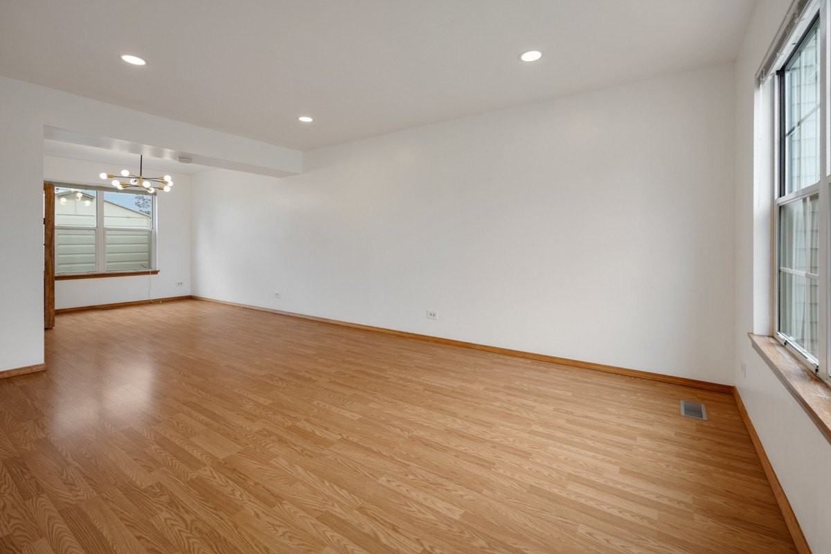 1127 Ashbrook Dr - Photo 5 of 26