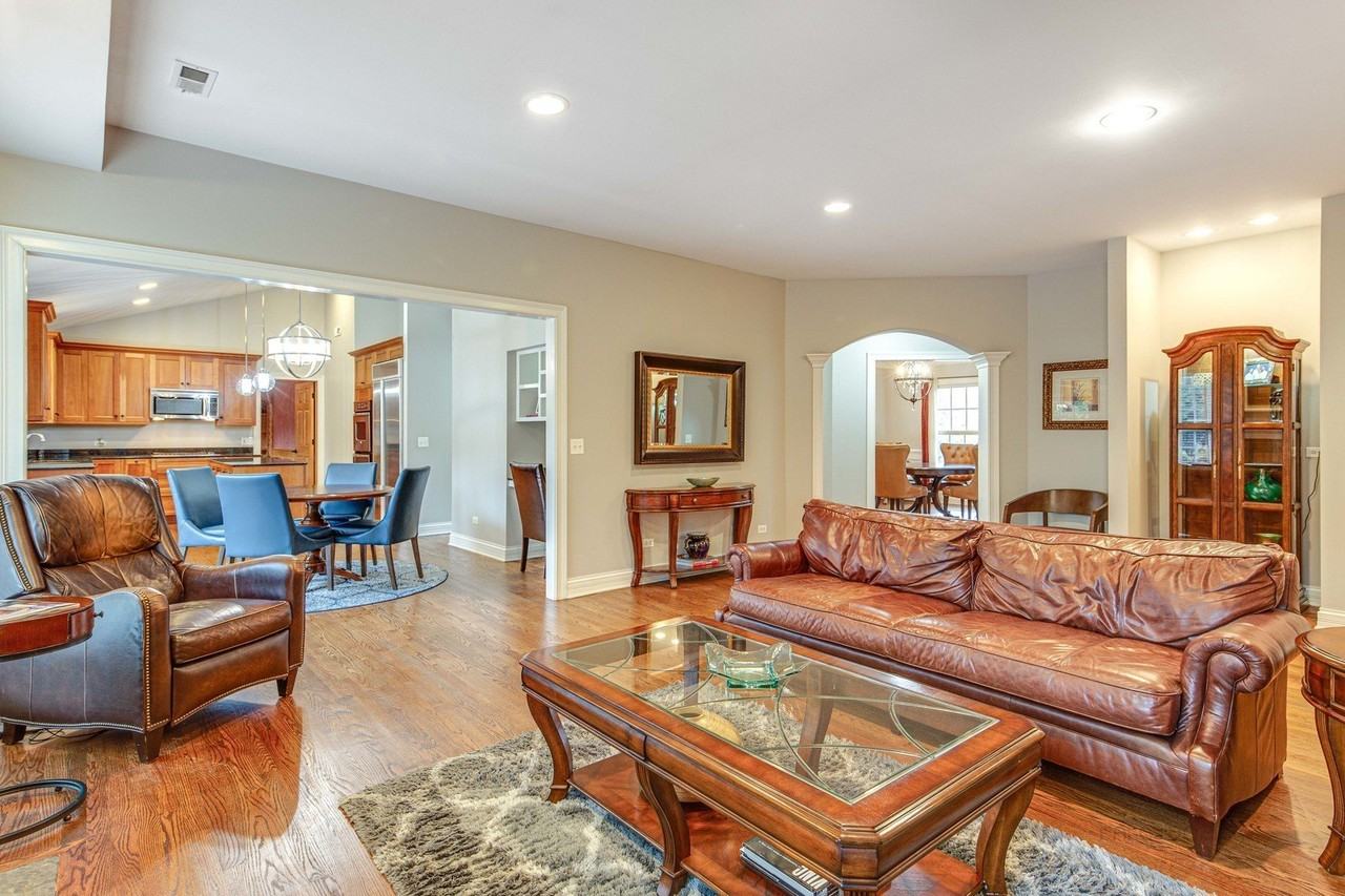 420 Ravine Park Dr - Photo 4 of 33