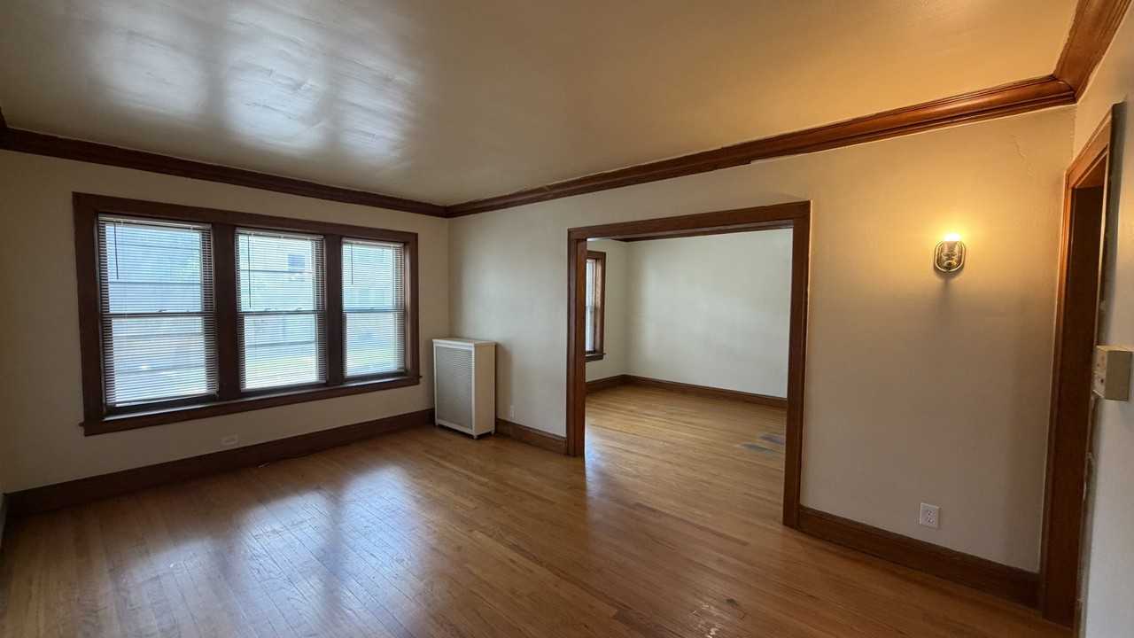 5304 W Potomac Ave #1 - Photo 3 of 10