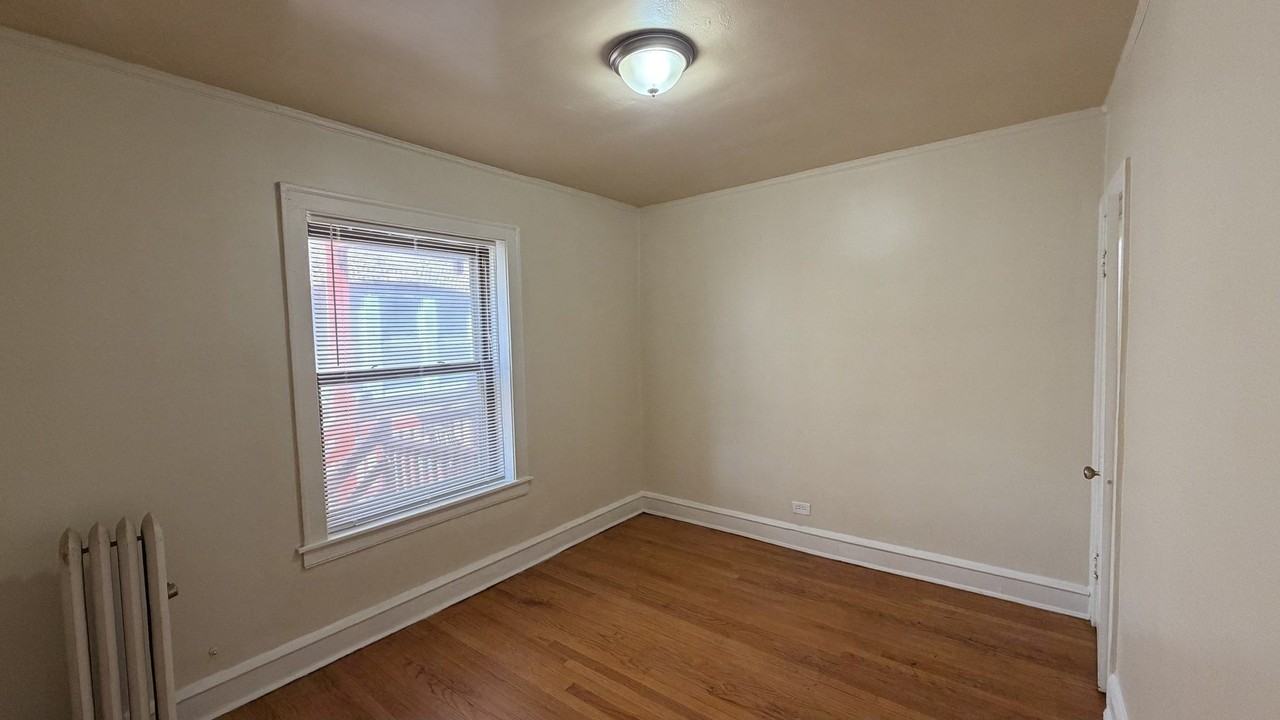 5304 W Potomac Ave #1 - Photo 5 of 10