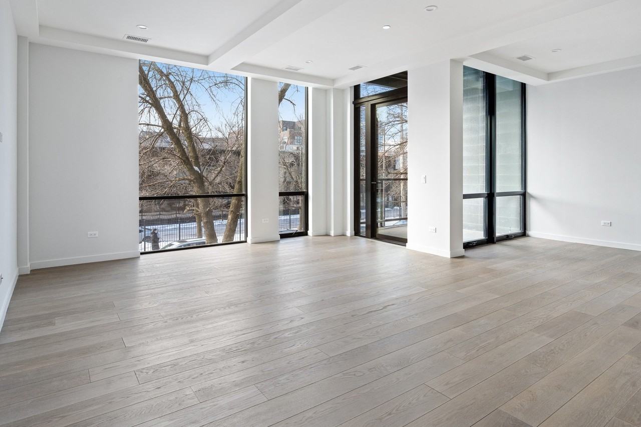 15 N Elizabeth St #201 - Photo 2 of 13