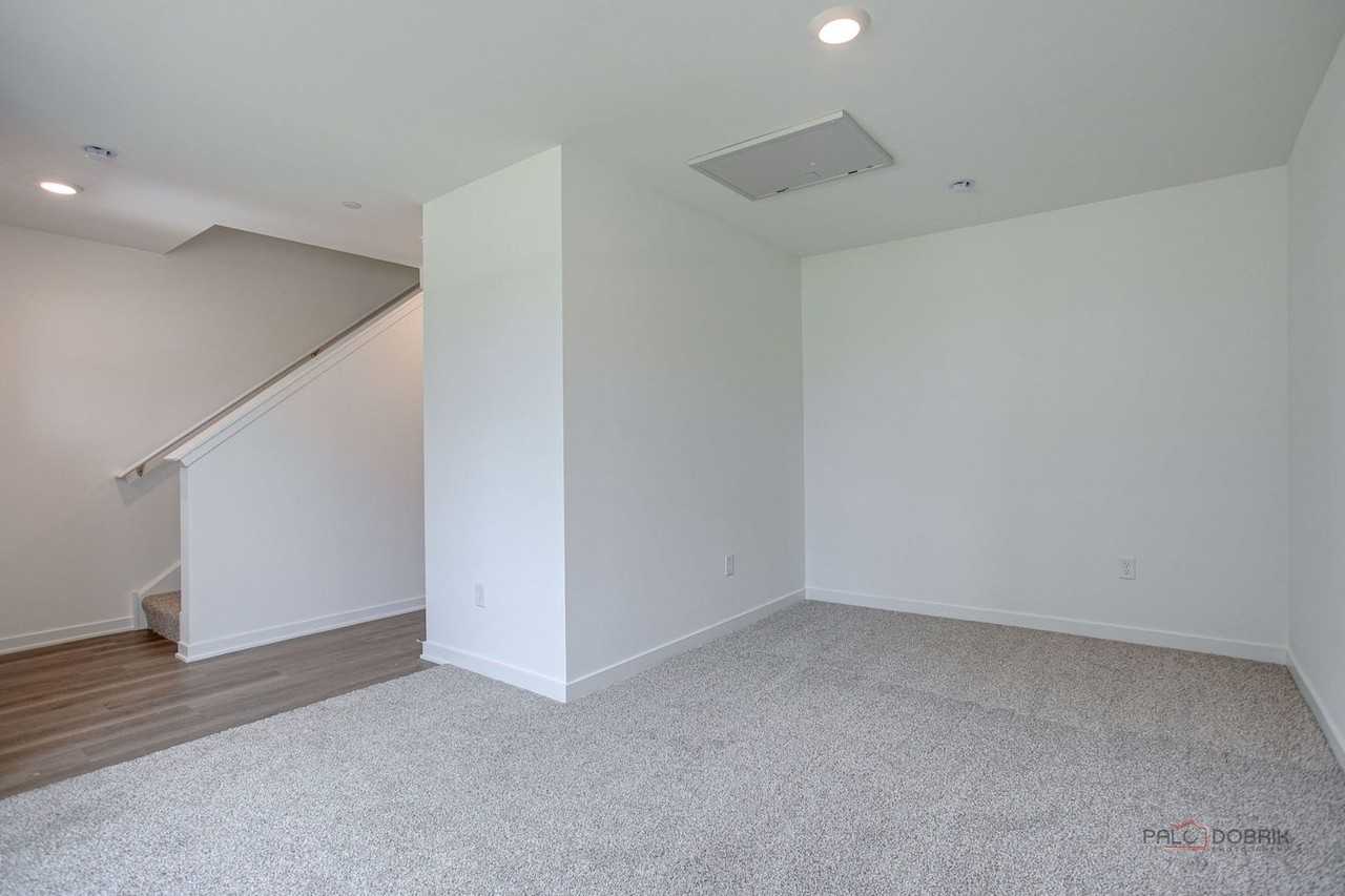 541 Yosemite Way - Photo 5 of 30