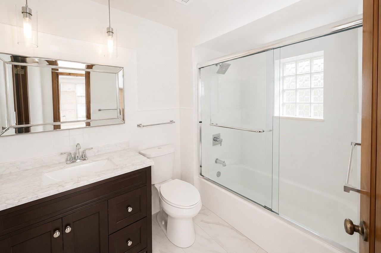 8440 W Windsor Ave #2 - Photo 4 of 9