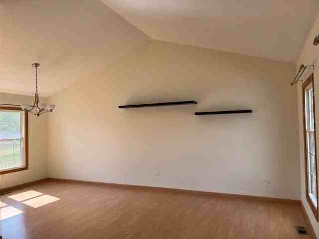 2135 Derby Ct - Photo 4 of 12