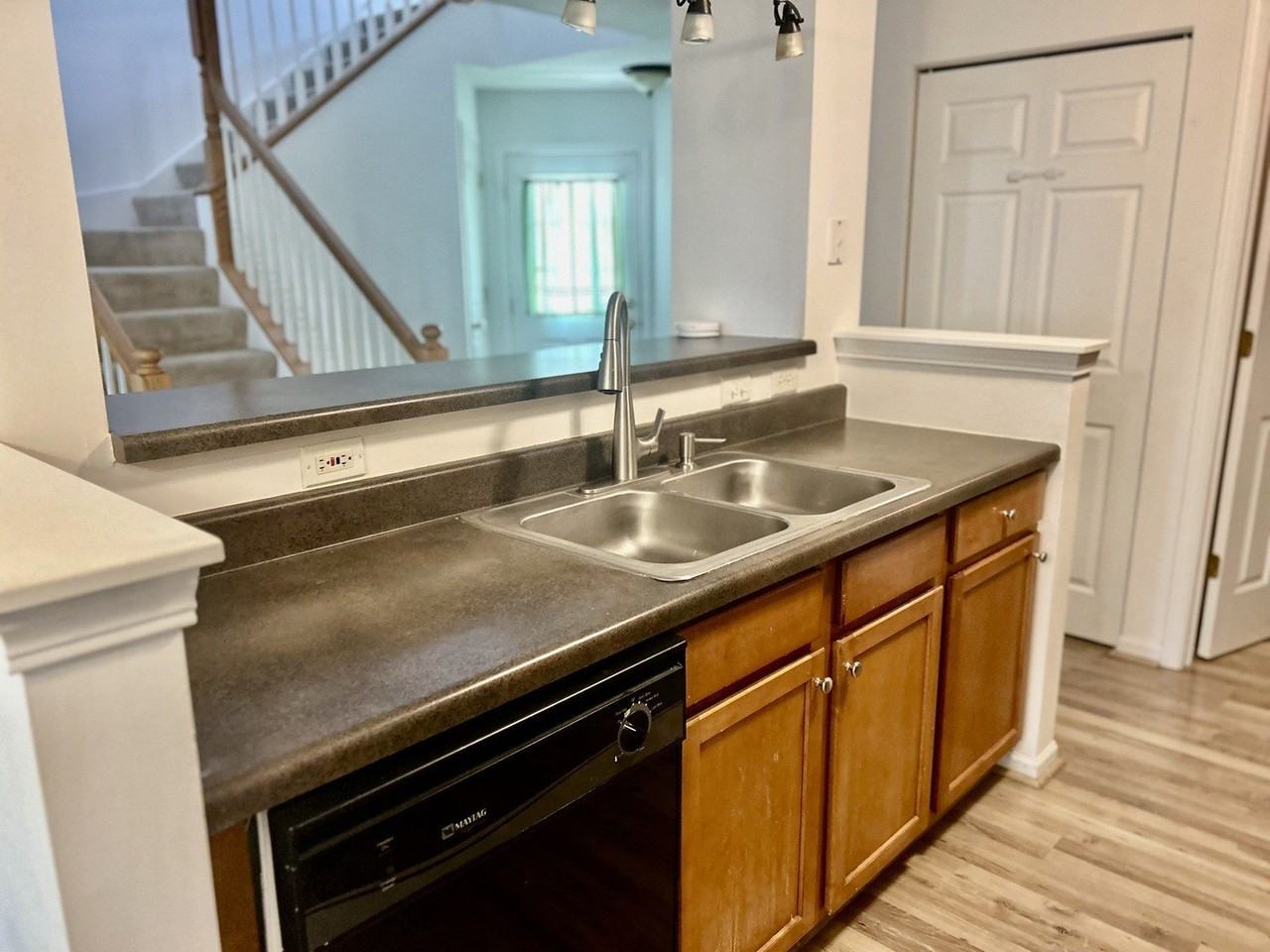 2375 Stoughton Cir - Photo 5 of 14