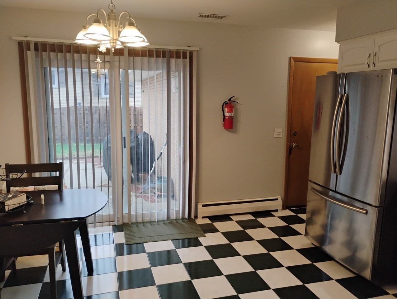 904 S Edward St - Photo 2 of 32