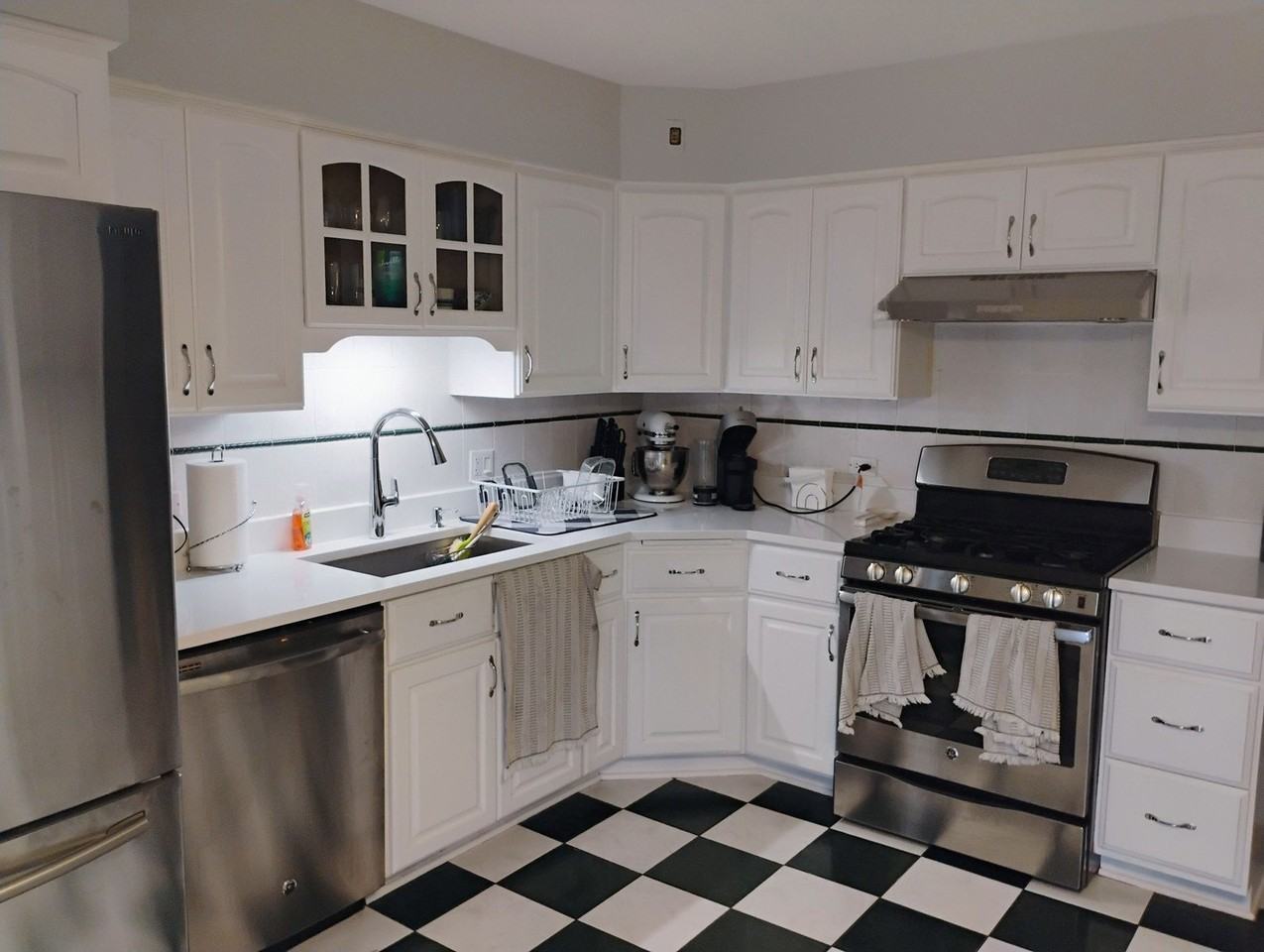 904 S Edward St - Photo 3 of 32