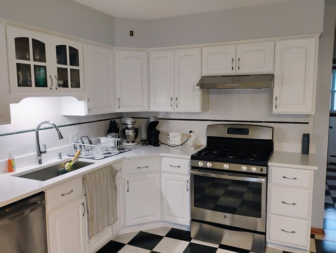 904 S Edward St - Photo 4 of 32