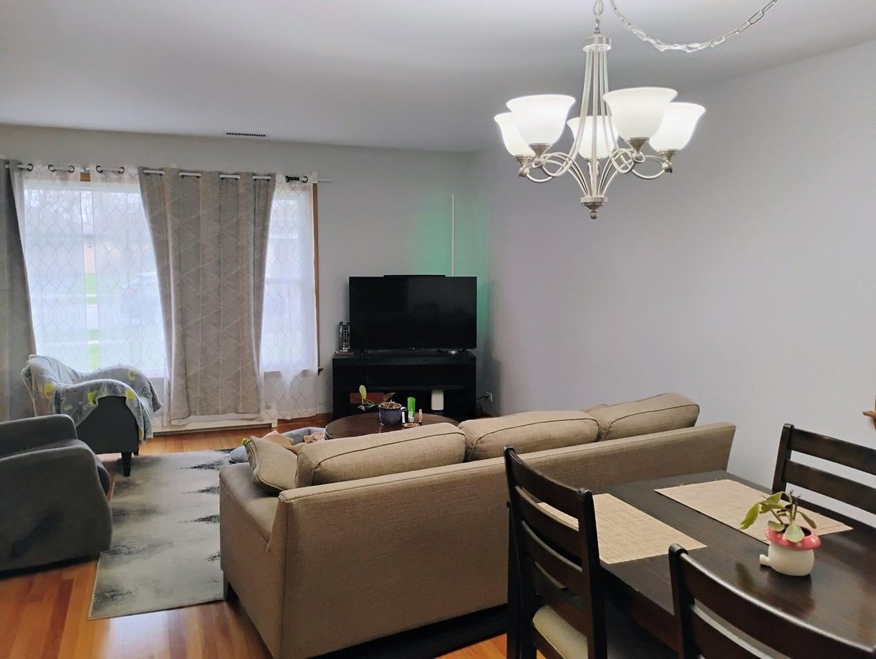 904 S Edward St - Photo 7 of 32