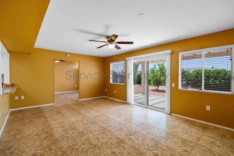9425 W Rolling Hills Dr - Photo 3 of 23