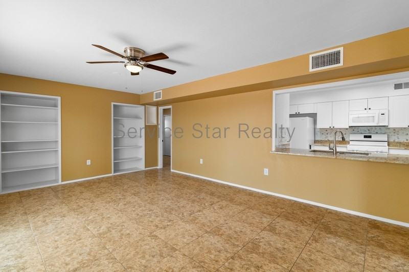 9425 W Rolling Hills Dr - Photo 4 of 23