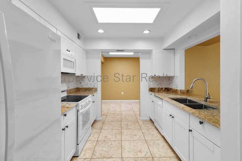 9425 W Rolling Hills Dr - Photo 6 of 23