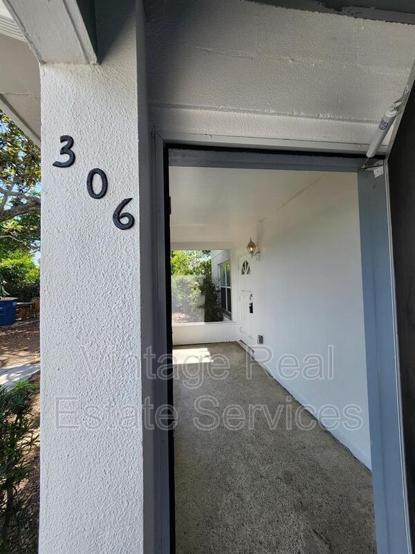 306 S Mercury Ave - Photo 2 of 13