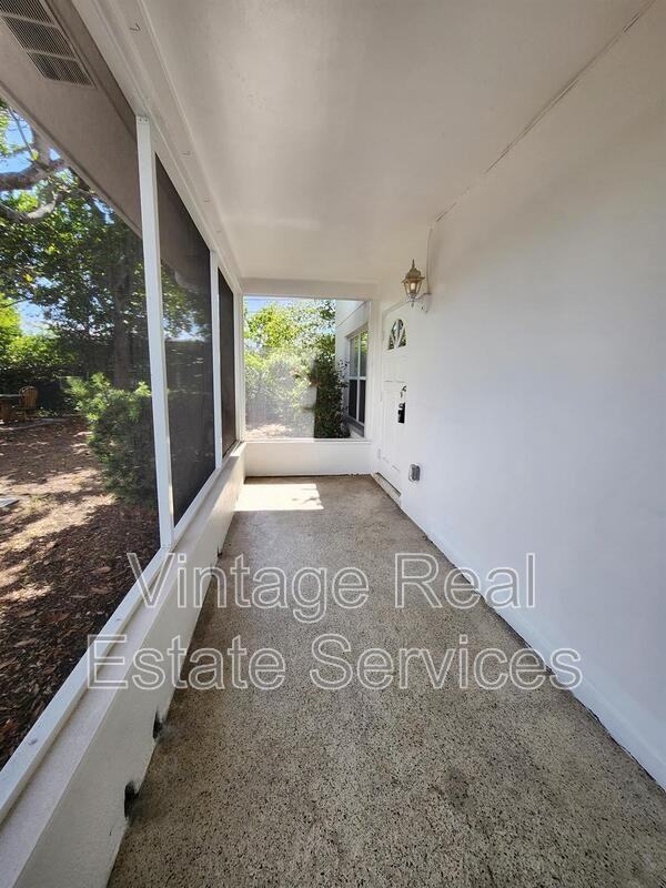 306 S Mercury Ave - Photo 3 of 13