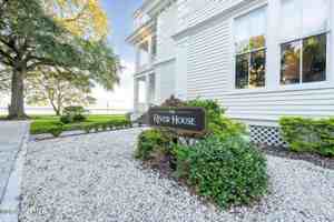 featured image of 2105 River Blvd #3