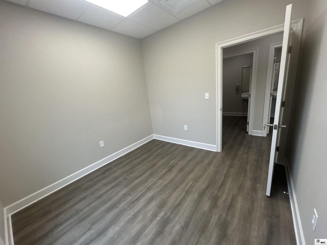 2014 Tower Dr - Photo 3 of 8